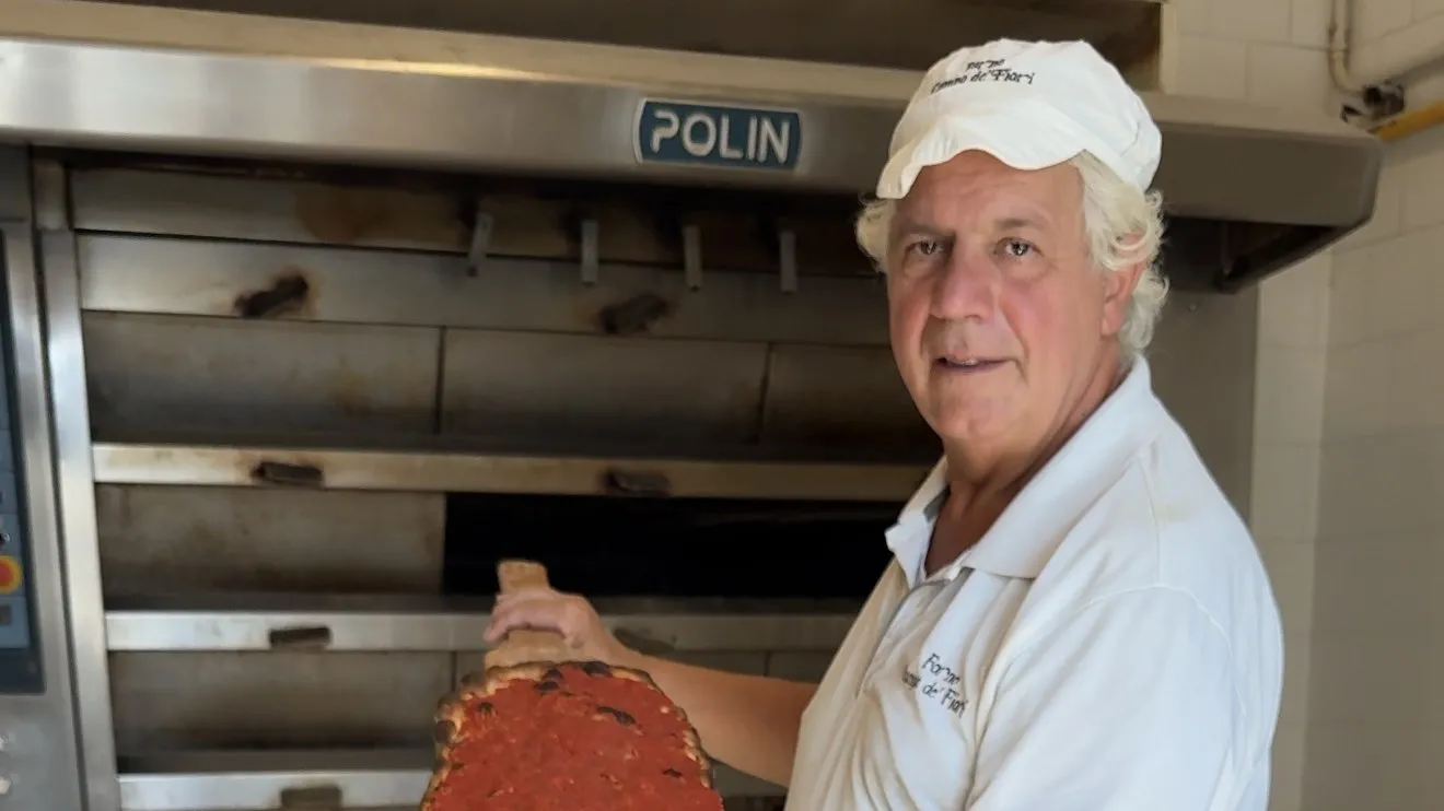 Osvaldo retires after 45 years of pizza bianca at Forno Campo de' Fiori