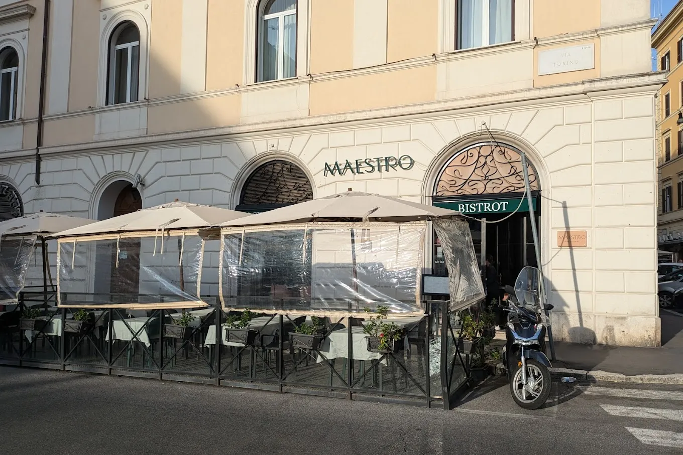 the front of Maestro Bistrot on Via del Viminale, with its tables outside